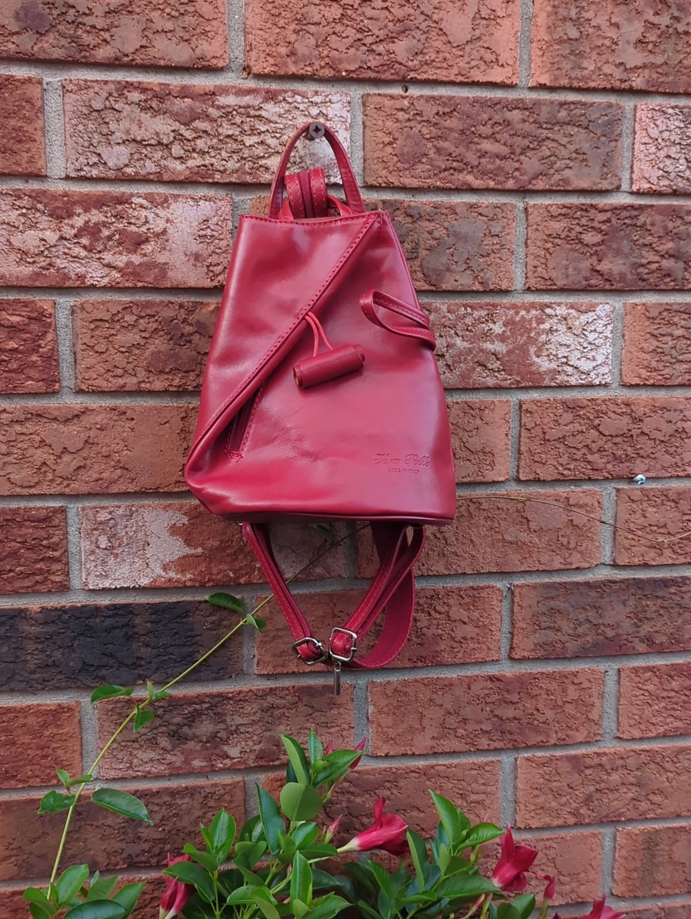 Vera Pelle Red Leather Women’s Backpack — Modern Crossbody Style Purse